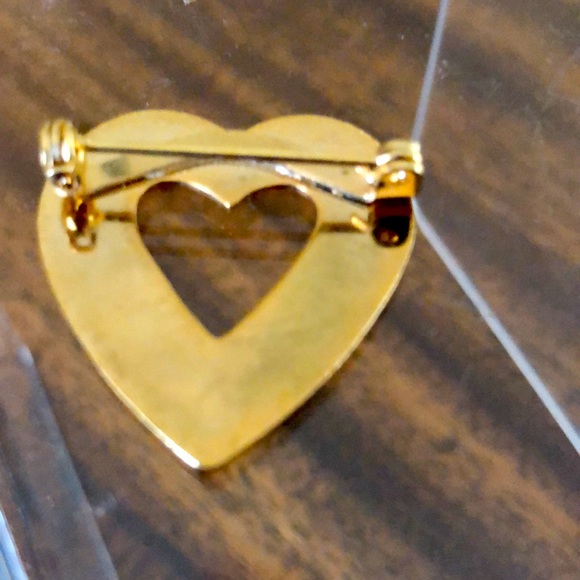 pink and gold tone enamel heart pin - Picture 2 of 8
